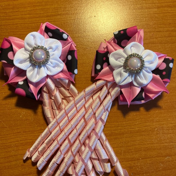 Hair bows.  Handmade by yours truly. Sets can be made in any color variation. - Picture 3 of 4